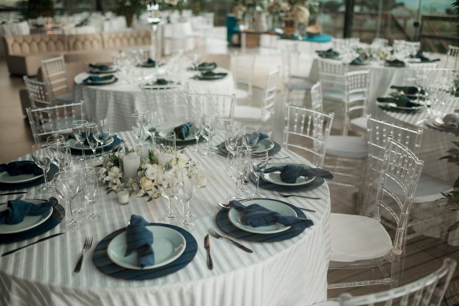 Elegant wedding table setting